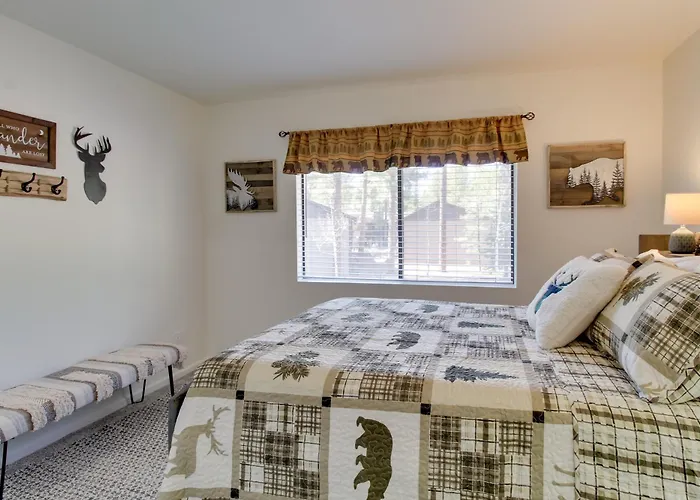 Forest-view Balcony: Pinetop-Lakeside