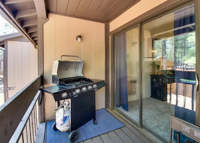 Forest-view Balcony: Holiday home