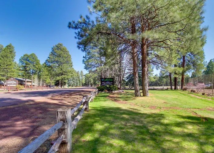 Forest-view Balcony: Holiday home *